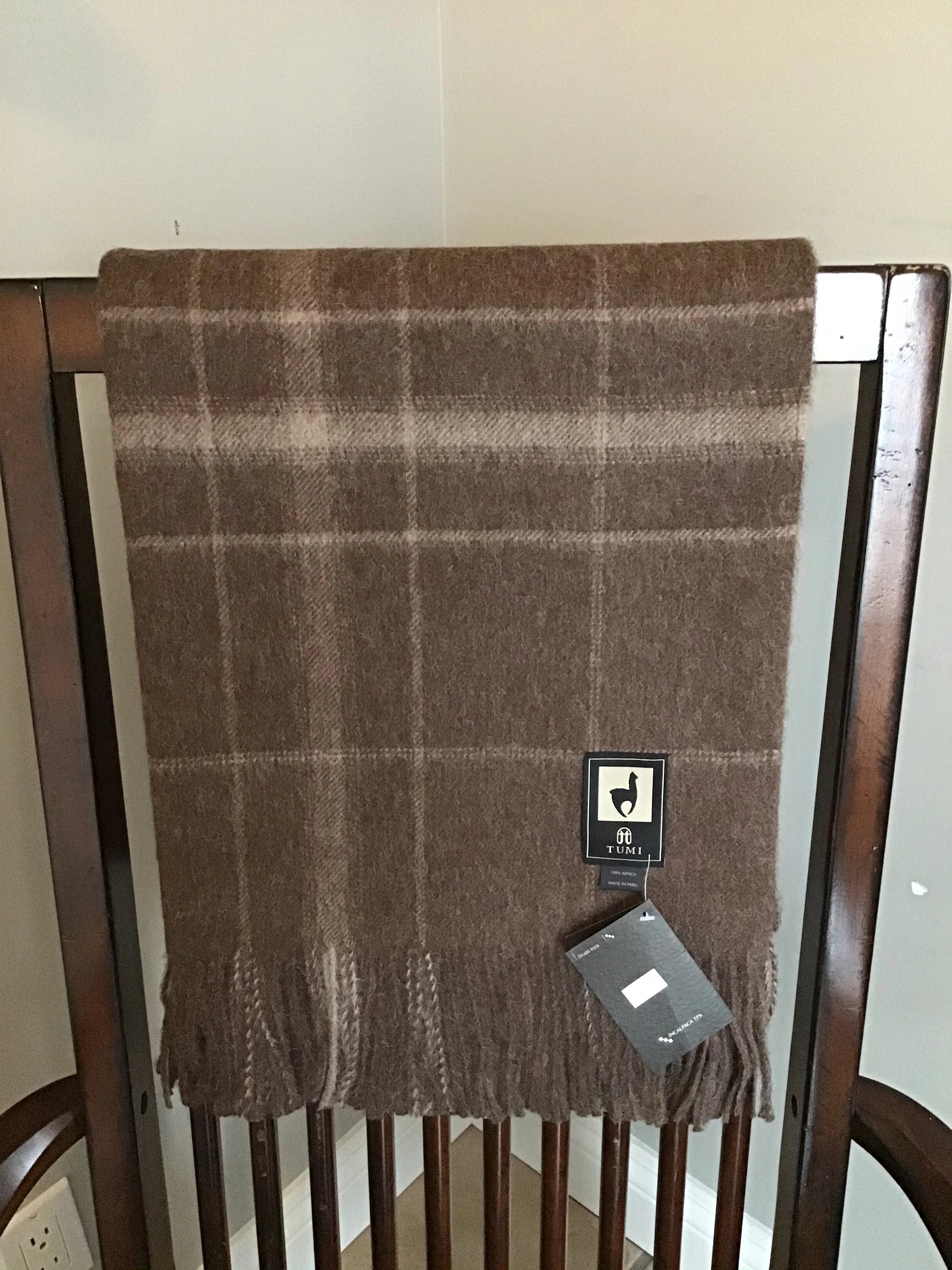 Cozy Cloud Alpaca Throw: Wrap Yourself in Luxurious Warmth & Softness.