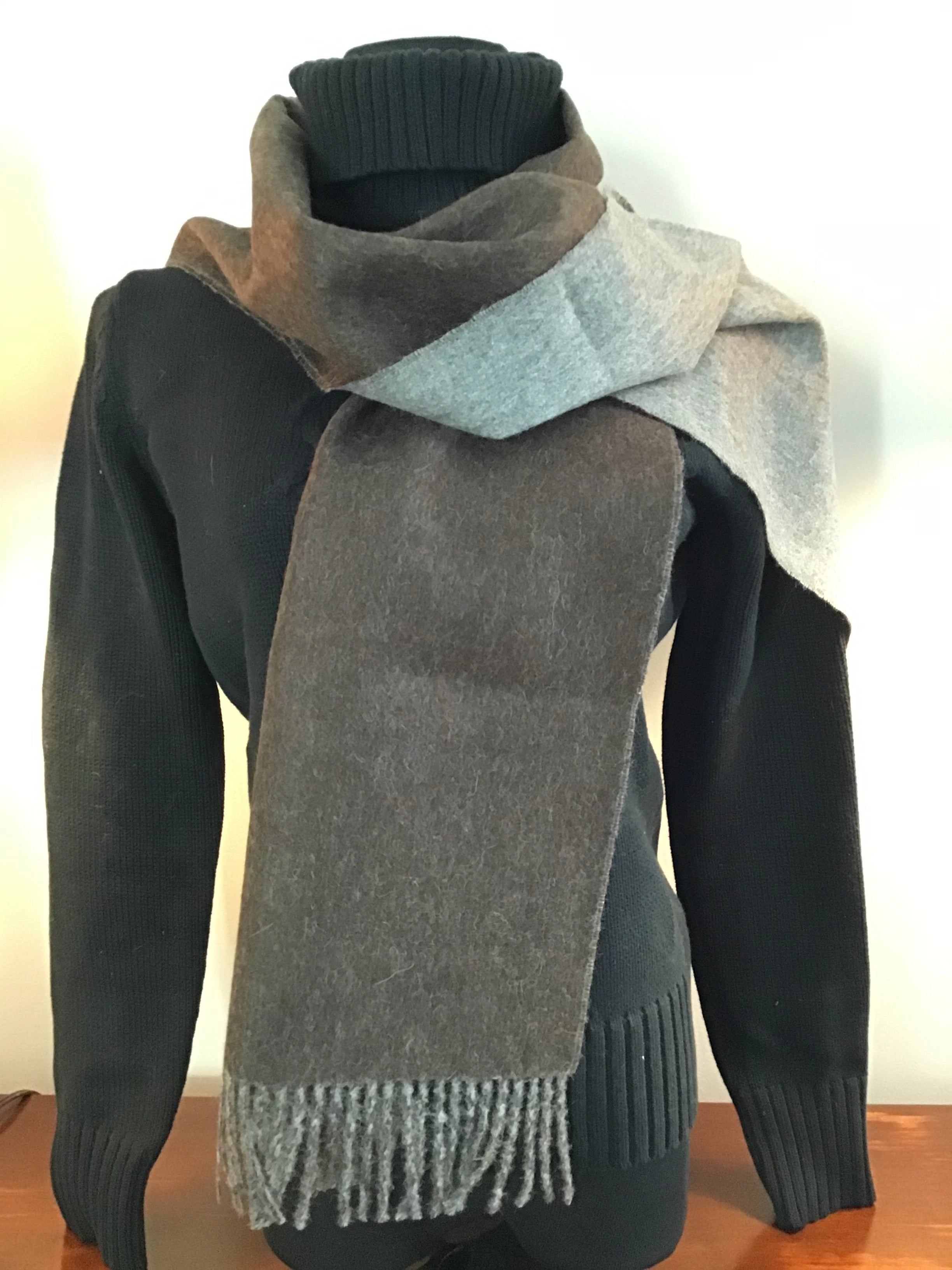 Luxurious Double-Face Alpaca Scarf – Softest Comfort, Effortless Style.